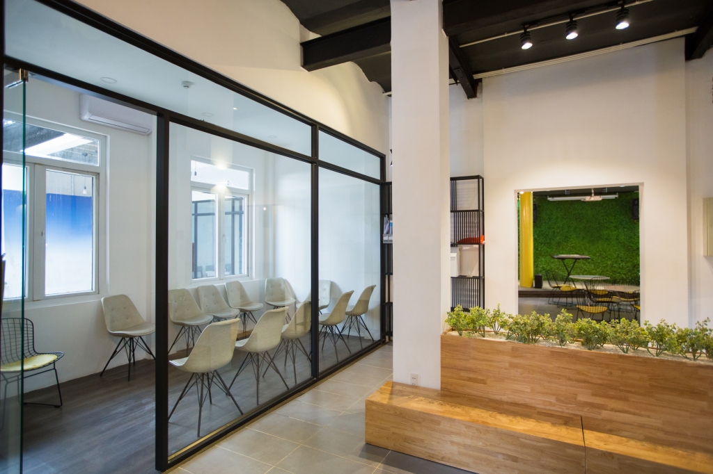 The Benefits of Using Sliding Partitions in Open-Concept Living